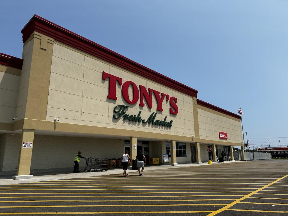 Tony’s Fresh Market to Host Grand Reopening in Waukegan, Illinois, located at 1700 N. Lewis Ave.