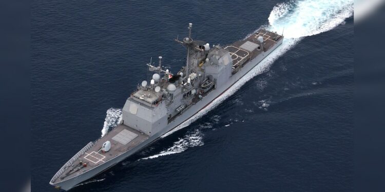 An overhead view of a US Navy Ticonderoga class cruiser. US Navy photo by Jayme Pastoric (Wikimedia Commons)