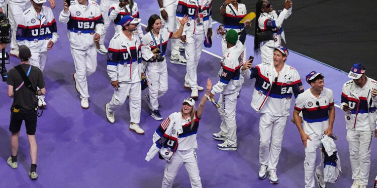 U.S. Olympic team walks into Paris 2024 Closing Ceremony