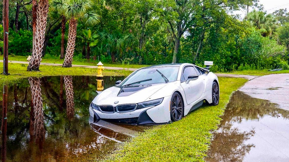 A car is partially submerged near the intersection of Phoenix Avenue and Shore Boulevard after Hurricane Debby passed off the coast of Tampa Bay. Photo: Jefferee Woo/Tampa Bay Times/AP/dpa