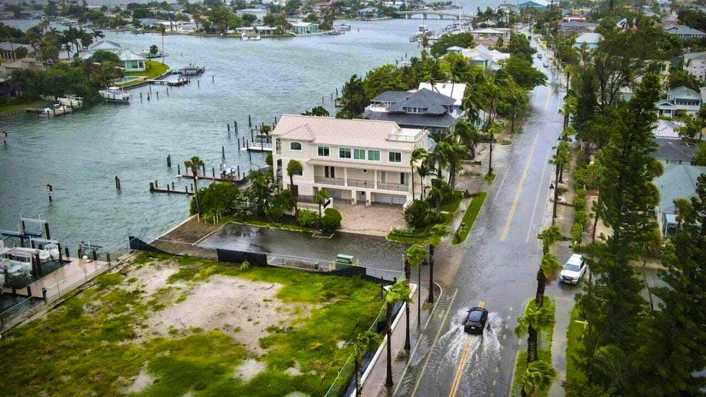 Tropical Storm Debby is moving along the Gulf Coast of the US state of Florida.