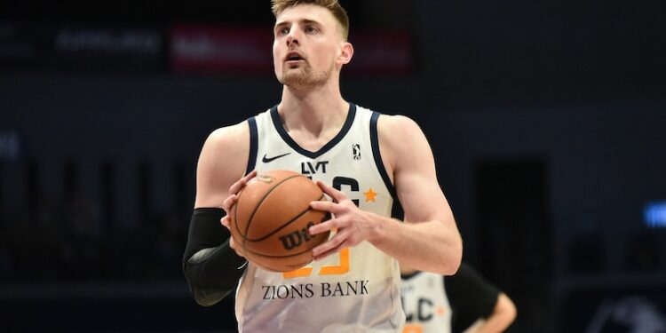 Utah Jazz Sign Micah Potter To Two-Way Contract