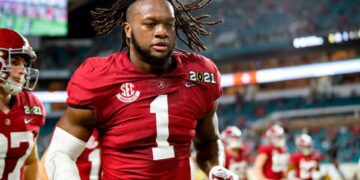 Jan 11, 2021; Miami Gardens, Florida, USA; Alabama Crimson Tide linebacker Ben Davis (1) against the Ohio State Buckeyes in the 2021 College Football Playoff National Championship Game. Mandatory Credit: Mark J. Rebilas-USA TODAY Sports