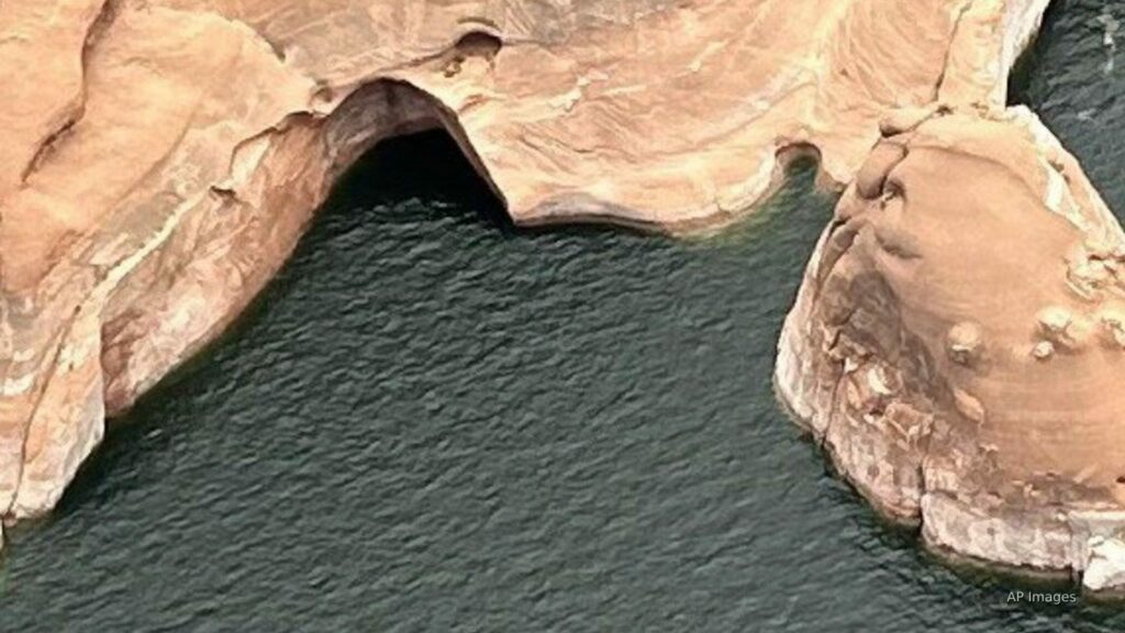 Why Utah's Double Arch collapsed. Geologists say it was inevitable.