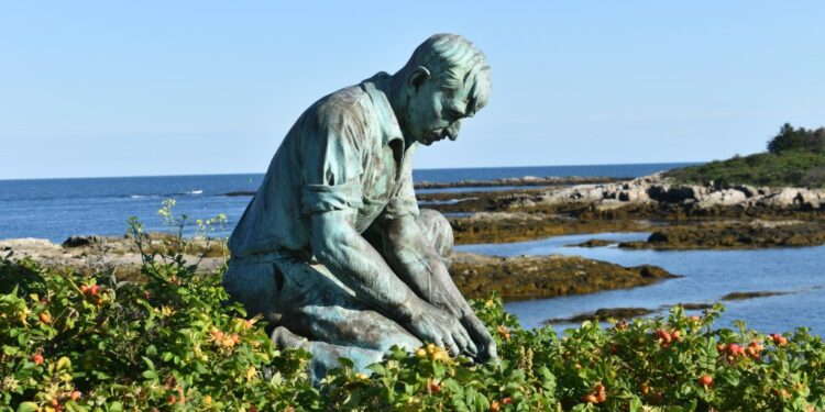 “You don’t peg lobsters like that!” A hard-fought effort to move a statue to the Midcoast