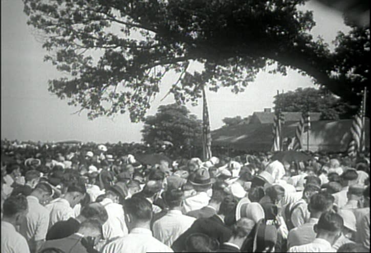  A large crowd assembles for the funeral of striking workers killed at Chiquola Mill (Provided by University of South Carolina Libraries)