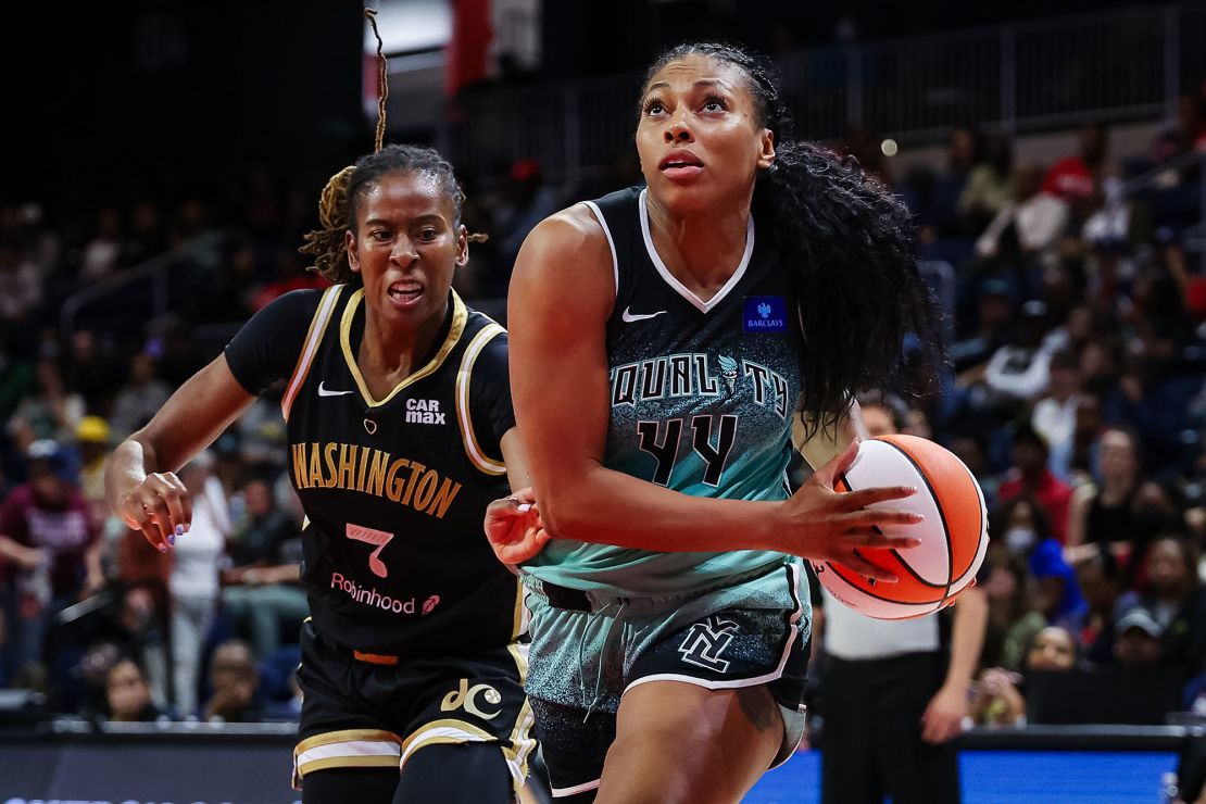 New York Liberty guard Betnijah Laney-Hamilton goes to the basket against Ariel Atkins in the second half.