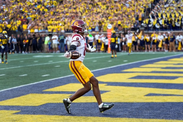 Southern California wide receiver Ja’Kobi Lane (8) catches a 24-yard...