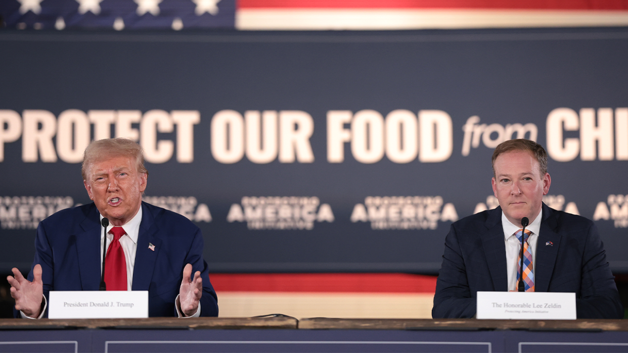 Trump speaks at table