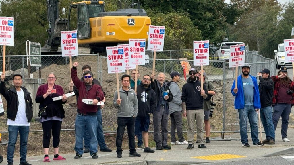 5,000 Textron machinists walk out in Wichita, Kansas, while Boeing workers hold public meeting on strike