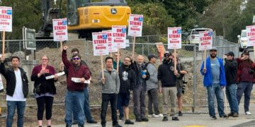 5,000 Textron machinists walk out in Wichita, Kansas, while Boeing workers hold public meeting on strike