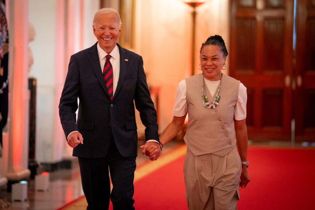 8 photos of Dawn Staley and South Carolina celebrating at White House