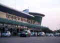 The entrance of Guadalajara International Airport (GDL), with cars pulling up to drop passengers off.