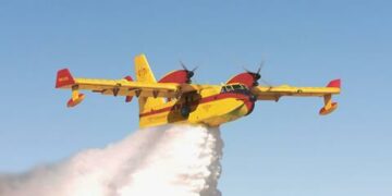 DHC-515 fire bomber