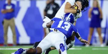 Kentucky’s J.J. Weaver sacks Southern Miss quarterback Tate Rodemaker during the season opener at Kroger Field on Saturday.