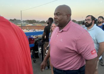 GOP governor leader pulls endorsement for Mark Robinson in NC