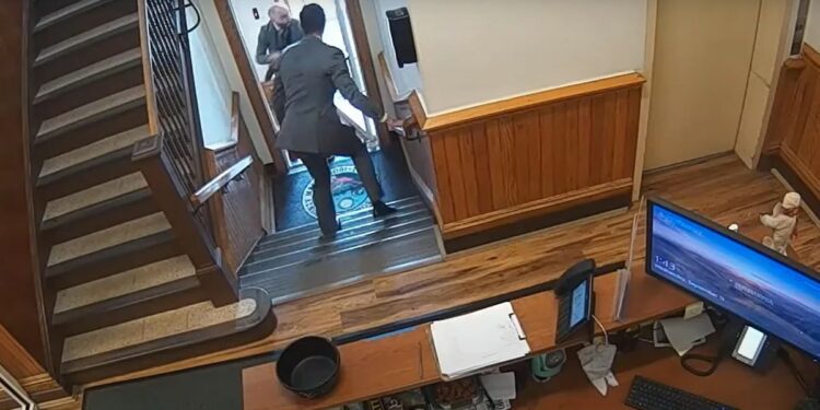 Watch: Handcuffed Man Convicted Of Child Assault Escapes US Courthouse, Then This Happens