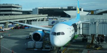 Uzbekistan Airways 787 on stand at JFK-1