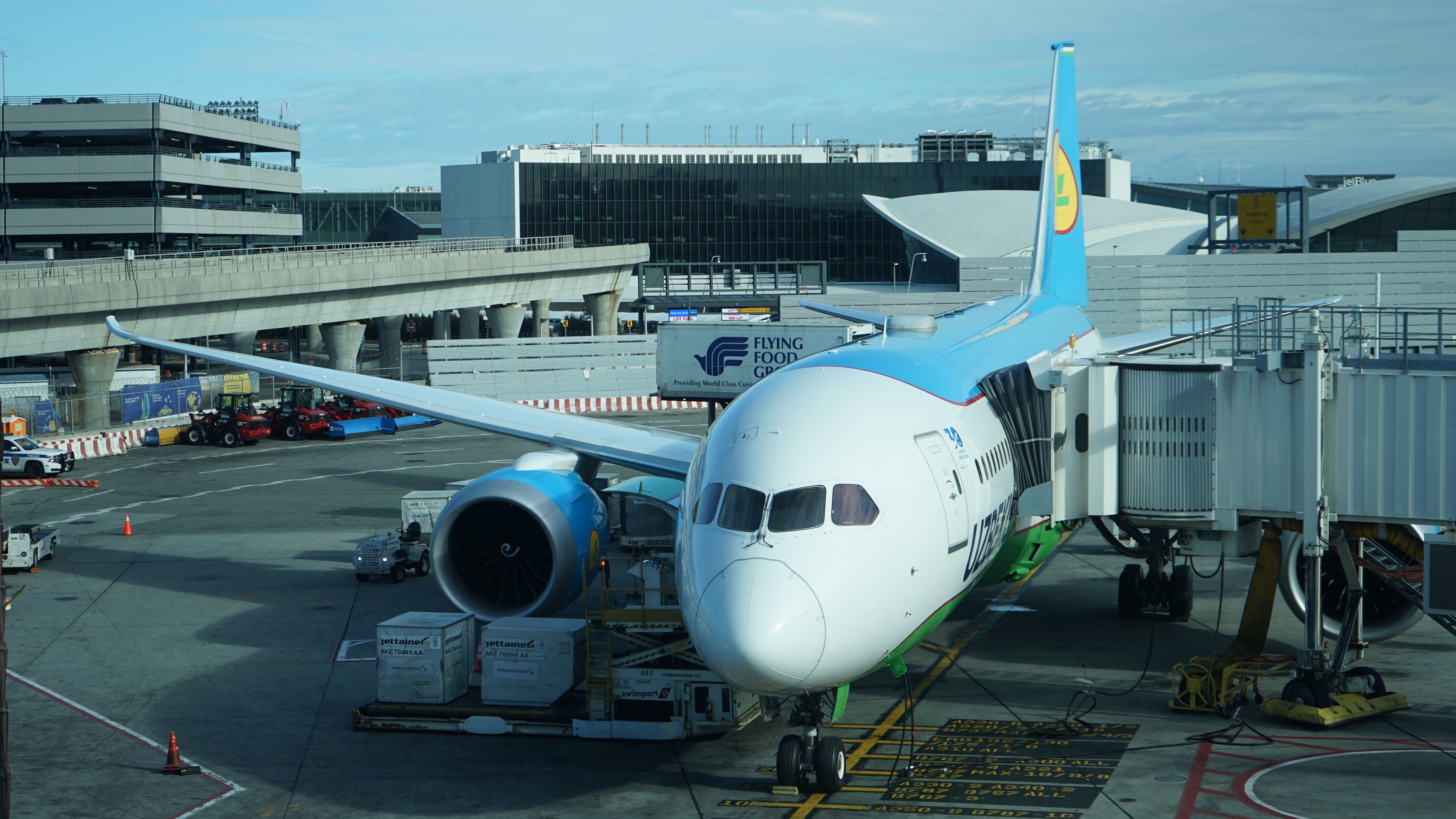 Uzbekistan Airways 787 on stand at JFK-1