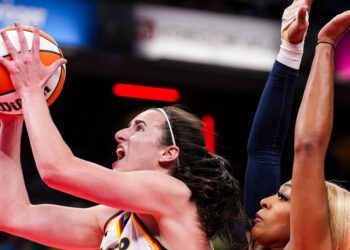 Mercury trailing Minnesota Lynx in Game 1 of playoffs