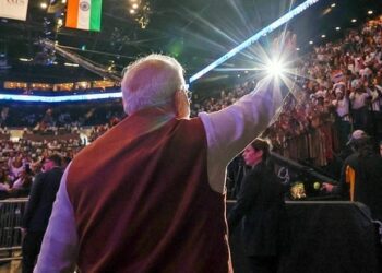 Narendra Modi US visit live updates: Prime Minister Narendra Modi greets the Indian diaspora at Nassau Coliseum arena, in New York on Sunday. (ANI Photo)