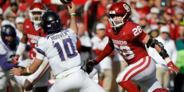 Oklahoma Sooners linebacker Danny Stutsman (28) runs after TCU Horned Frogs quarterback Josh Hoover (10) as he throws a pass during a college football game between the University of Oklahoma Sooners (OU) and the TCU Horned Frogs at Gaylord Family-Oklahoma Memorial Stadium in Norman, Okla., Friday, Nov. 24, 2023. Oklahoma won 69-45. BRYAN TERRY/THE OKLAHOMAN / USA TODAY NETWORK