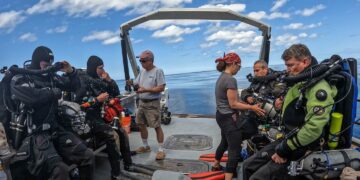 The team from Atlantic Wreck Salvage prepared for a dive. From left were Tim Whitehead, Tom Packer, Eric Takakjian, Jennifer Sellitti, Joe Mazraani, and Andrew Donn.