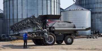 Soybean harvest 2 to 3 weeks away for SE Minnesota farmer