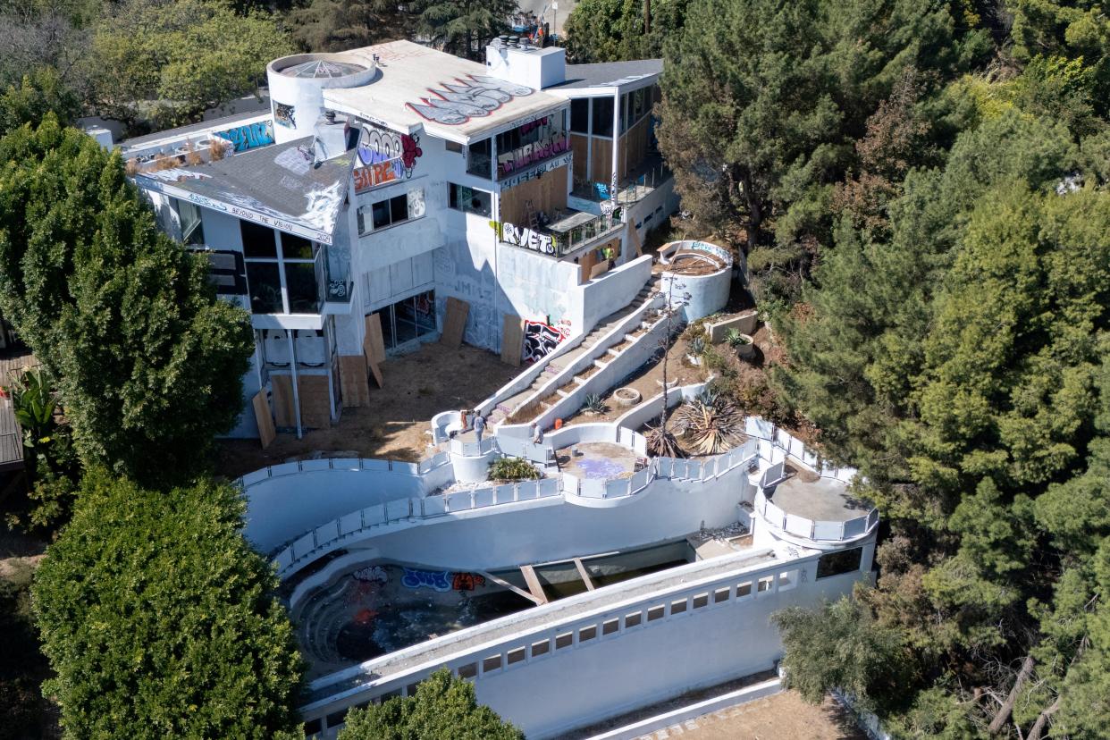 An abandoned Hollywood mansion is shown in this view from a drone after it was tagged with graffiti in the Hollywood Hills of Los Angeles, California, U.S. September 24, 2024. REUTERS/Mike Blake  TPX IMAGES OF THE DAY