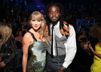 elmont, new york september 11 l r taylor swift and shaboozey attend the 2024 mtv video music awards at ubs arena on september 11, 2024 in elmont, new york photo by kevin mazurgetty images for mtv