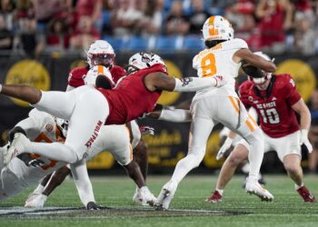 Two Tennessee football players earn SEC weekly honors after Week 2