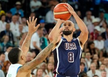 Derrick White shoots