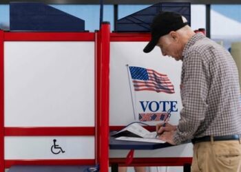 MINNEAPOLIS, MINNESOTA - SEPTEMBER 20: Voters fill out their ballots at the Minneapolis Elections & Voter Services building on September 20, 2024 in Minneapolis, Minnesota. Today is the first day of early voting in Minnesota ahead of the 2024 presidential election this November. Stephen Maturen/Getty Images/AFP (Photo by Stephen Maturen / GETTY IMAGES NORTH AMERICA / Getty Images via AFP)(Getty Images via AFP)