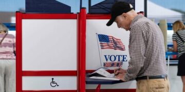 MINNEAPOLIS, MINNESOTA - SEPTEMBER 20: Voters fill out their ballots at the Minneapolis Elections & Voter Services building on September 20, 2024 in Minneapolis, Minnesota. Today is the first day of early voting in Minnesota ahead of the 2024 presidential election this November. Stephen Maturen/Getty Images/AFP (Photo by Stephen Maturen / GETTY IMAGES NORTH AMERICA / Getty Images via AFP)(Getty Images via AFP)