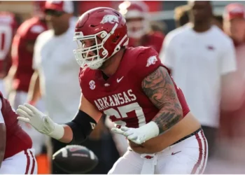 Arkansas offensive lineman Josh Street – IMAGO / ZUMA Press Wire