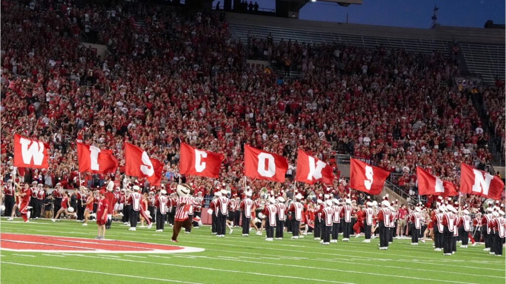 Wisconsin football vs South Dakota game, score, highlights: Replay