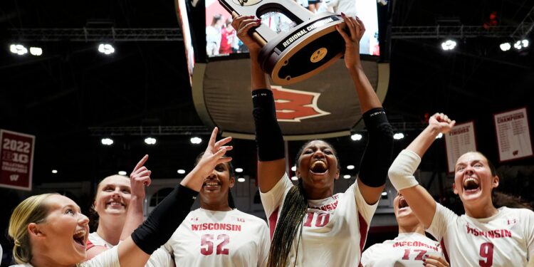 Wisconsin volleyball falls at No. 16 Minnesota in Big Ten opener