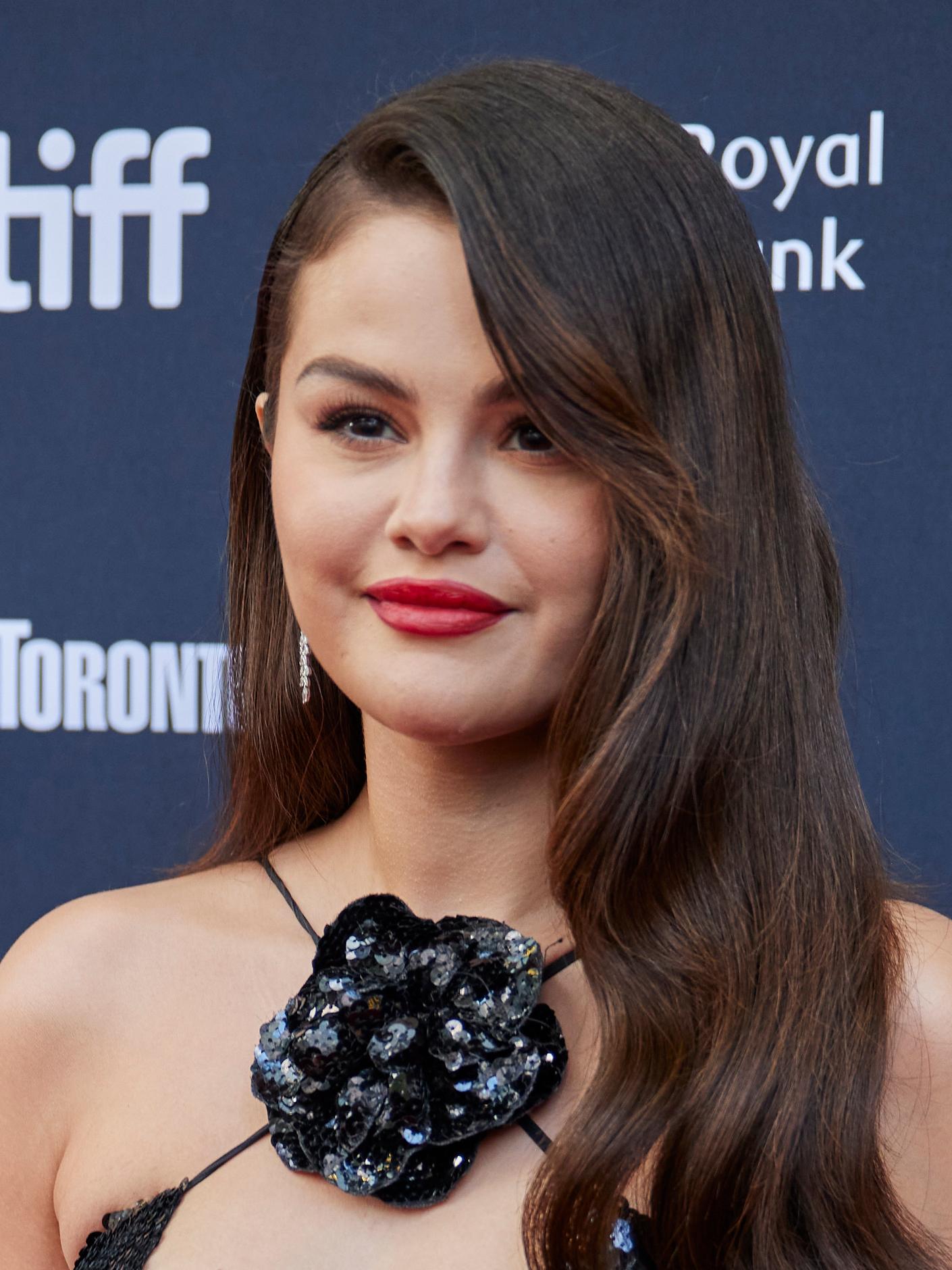 Selena Gomez speaks out⁤ on infertility struggles and honesty in media