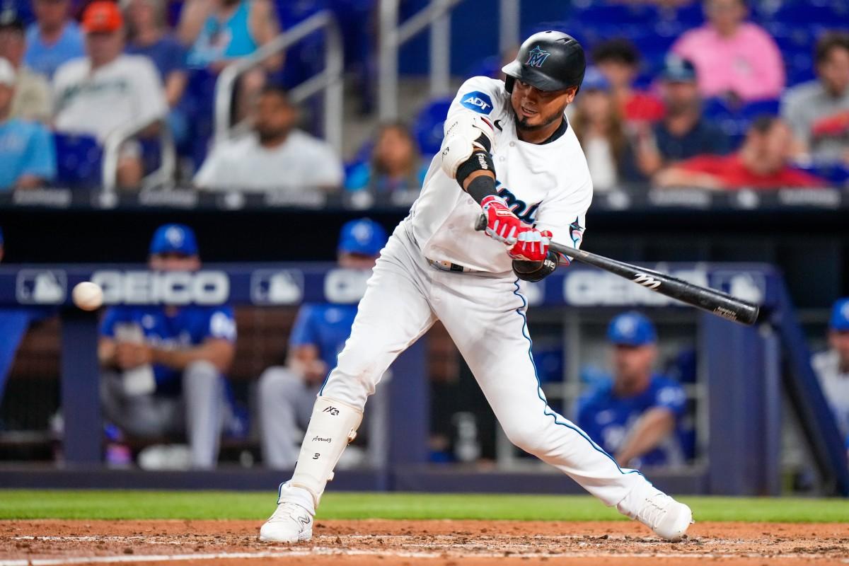 Analyzing Arraezs ⁣impressive season and batting performance