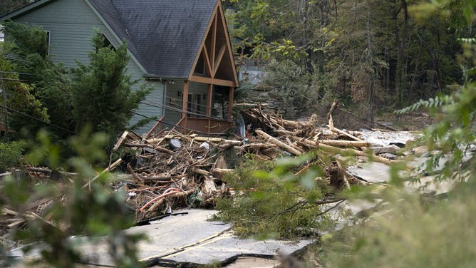 Swannanoa River rescue⁤ team paddling post-Hurricane Helene