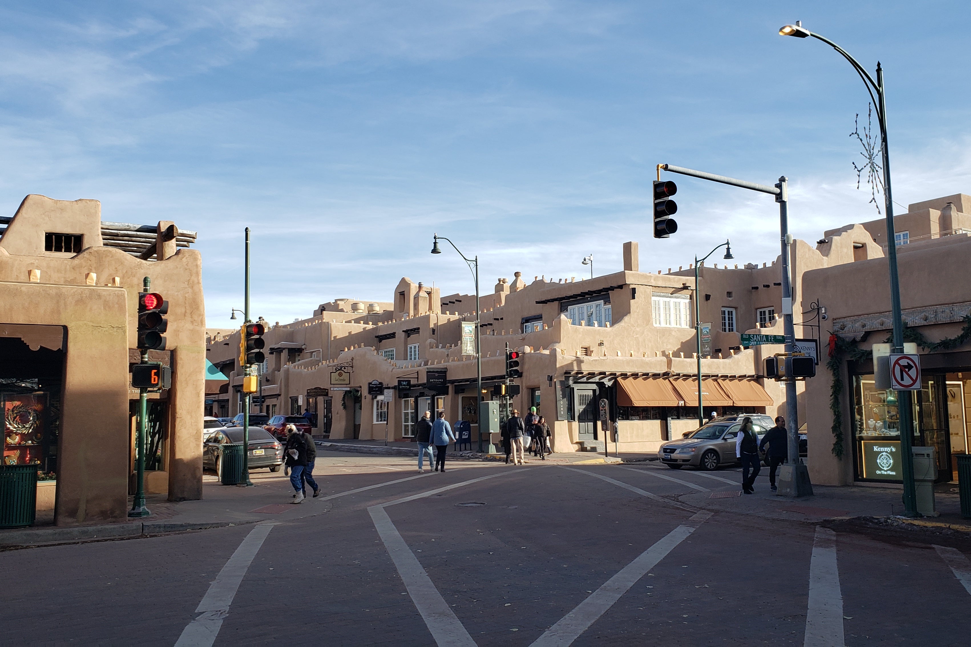 Santa Fe -⁤ Cultural Hub with Adobe Architecture.